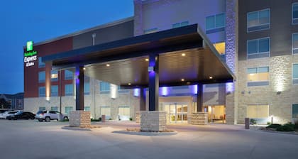 Holiday Inn Express & Suites Great Bend by IHG