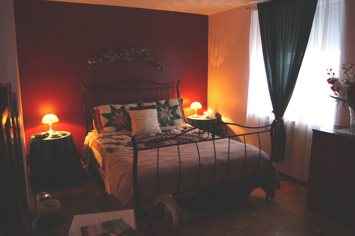 Classic Room (Nocturne)