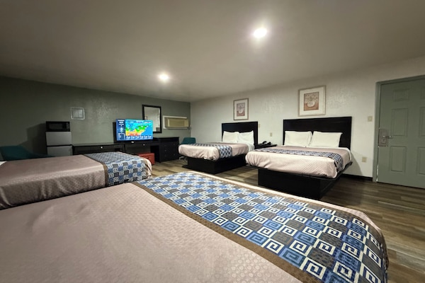 Deluxe Quadruple Room, 1 Bedroom | WiFi (free), bed sheets