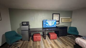 Deluxe Quadruple Room, 1 Bedroom | Free WiFi, bed sheets