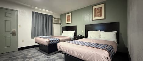 Habitación doble estándar, 2 camas matrimoniales | Wifi gratis y ropa de cama