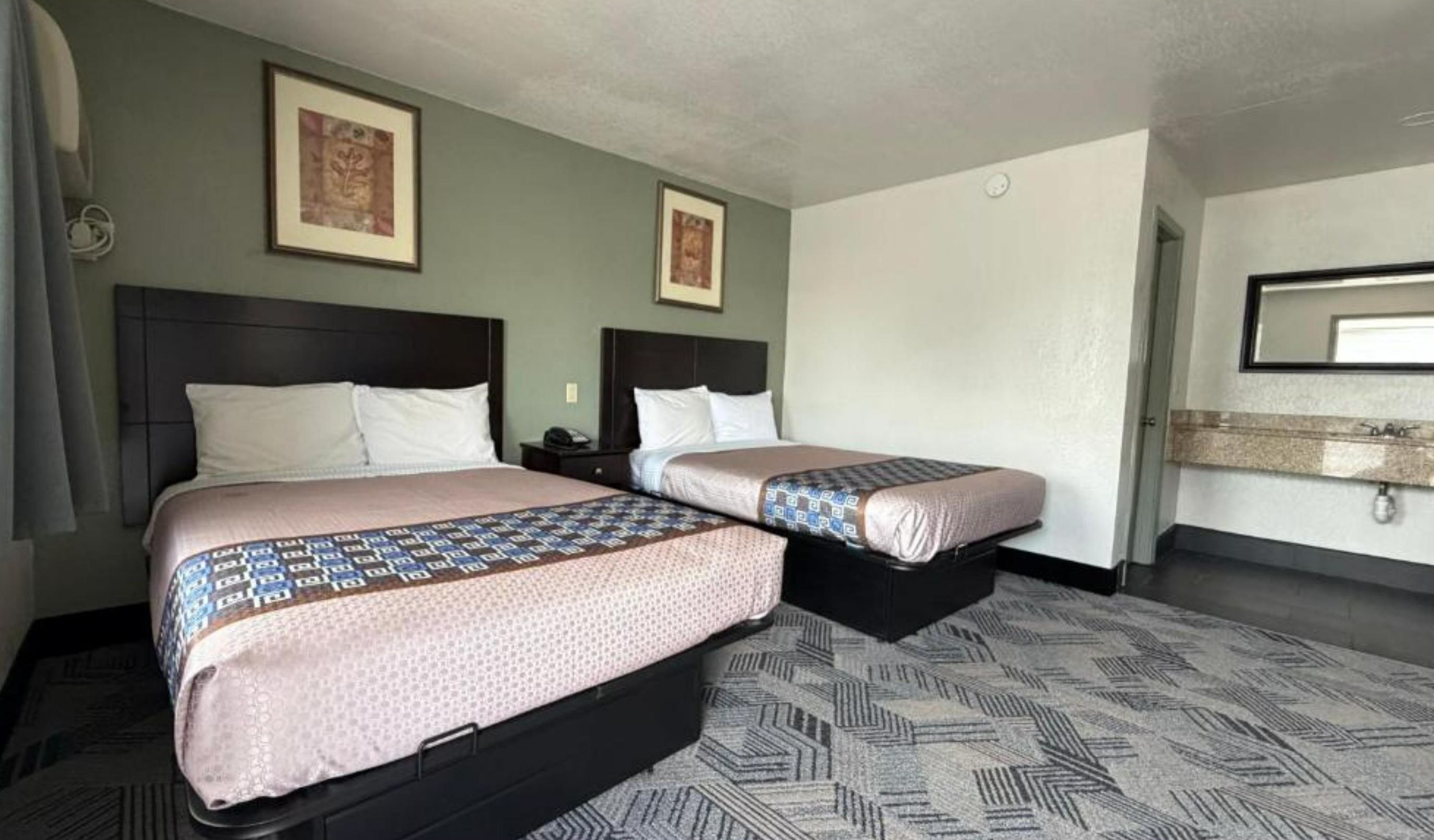 Family Room, Multiple Beds | WiFi (free), bed sheets
