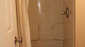 Double Room | Bathroom shower - Niagara Inn & Suites (Niagara Falls)