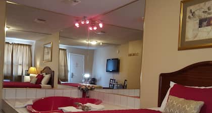 Niagara Inn & Suites