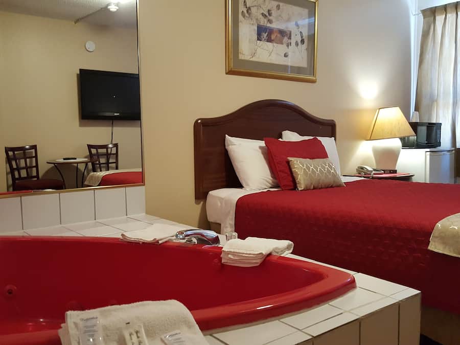 Quarto luxo, banheira de hidromassagem | Ferros/tábuas de passar roupa, Wi-Fi de cortesia, roupa de cama
