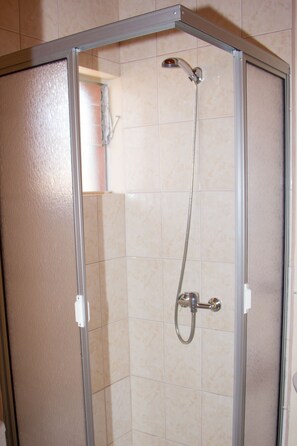 Shower, free toiletries - Hostal Lalck Cketi San Pedro de Atacama (San Pedro de Atacama)