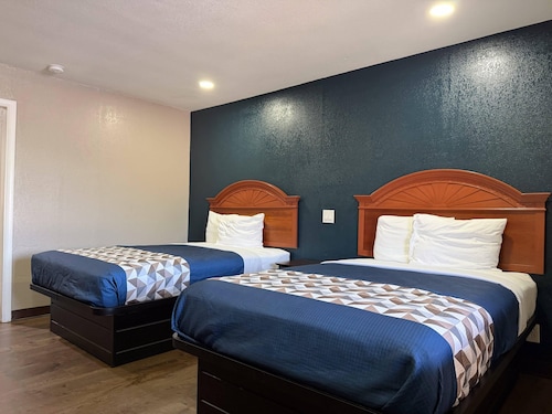 Rodeway Inn & Suites