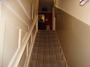 Interior - The Bull and Bush Hotel Kingston (London)