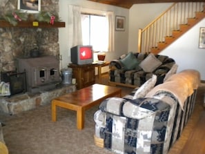 House, 3 Bedrooms | Living room | TV, fireplace