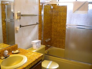 House, 3 Bedrooms | Bathroom