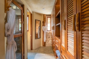 Villa panorámica, 2 habitaciones, vistas al mar | Baño | Ducha y cabezal de ducha tipo lluvia