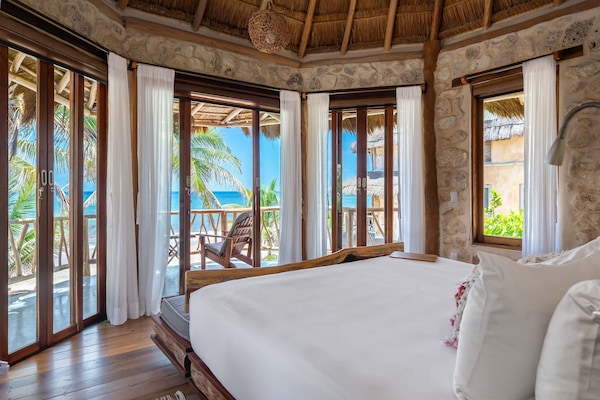 Suite, 1 King-Bett, Strandblick, Meerseite | Hochwertige Bettwaren, Zimmersafe, Verdunkelungsvorhänge, Zustellbetten