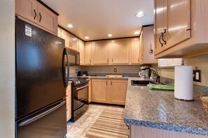 كابينة كلاسيكية - ٣ غرف نوم | مطبخ خاص | ثلاجة، ميكروويف، موقد طهي مسطح، غسالة أطباق