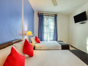 客房内保险箱、办公桌、隔音、熨斗/熨板