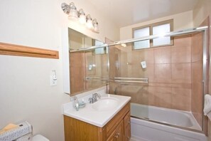 House, 6 Bedrooms | Bathroom | Combined shower/tub, towels - 2853 Springwood Dr. (South Lake Tahoe)