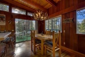 House, 4 Bedrooms | In-room dining