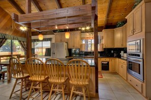 House, 6 Bedrooms | Private kitchen