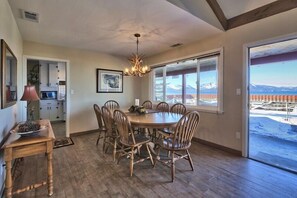 Talo, 5 makuuhuonetta | Ruokailu omassa huoneessa