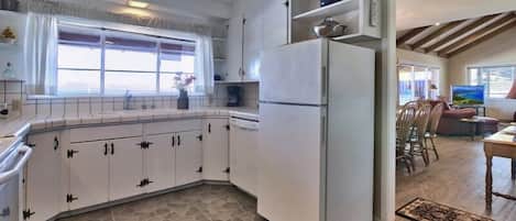 House, 5 Bedrooms | Private kitchen | Full-sized fridge, microwave, stovetop, dishwasher