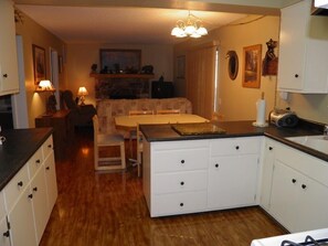 House, 3 Bedrooms | Private kitchen