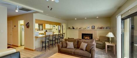 House, 2 Bedrooms | Living area | Flat-screen TV, fireplace, DVD player