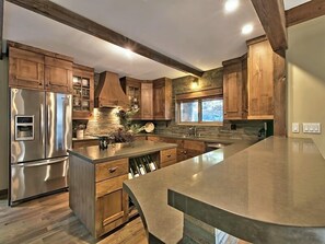 House, 5 Bedrooms, Lake View | Private kitchen | Fridge, stovetop, dishwasher - 3877 Crest Drive (South Lake Tahoe)