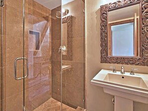 House, 5 Bedrooms, Lake View | Bathroom - 3877 Crest Drive (South Lake Tahoe)