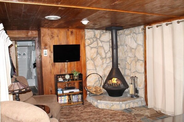 Classic Cabin, 2 Bedrooms | Living area