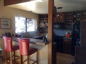 Cabin, 4 Bedrooms | In-room dining