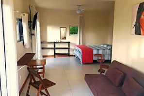Suite | Brankas, tirai kedap cahaya, Wi-Fi gratis, dan seprai linen