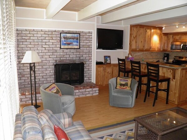 Living room - 357 Ala-Wai Unit 209 (South Lake Tahoe)
