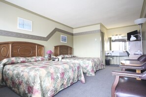 Standardzimmer, 2 Doppelbetten | Zustellbetten, kostenloses WLAN