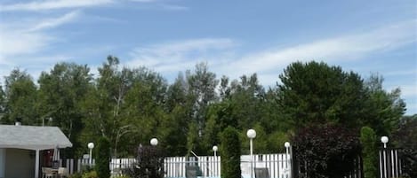 Piscine extérieure (ouverte en saison)