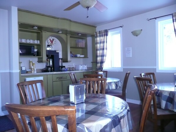 Free daily continental breakfast