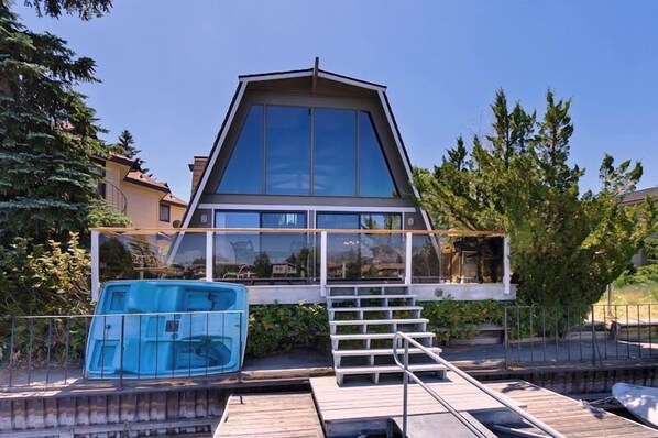 A modern building with a triangular roof and large windows. - 410 Wedeln Court (South Lake Tahoe)