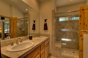 Luxury House, 3 Bedrooms | Bathroom