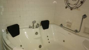 Jetted tub