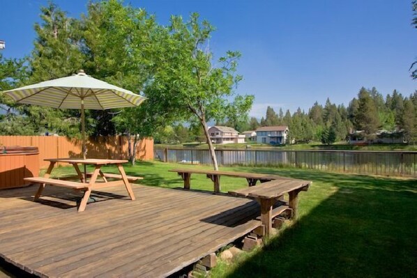 House, 3 Bedrooms, Lakeside | Terrace/patio