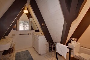 Cabin, 5 Bedrooms, Lake View | Bathroom