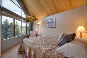 Condo, 3 Bedrooms, Lakeside