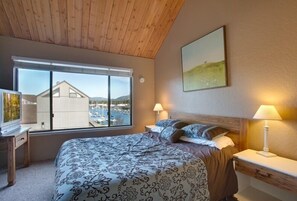 Condo, 3 Bedrooms, Lakeside | 3 bedrooms, free WiFi