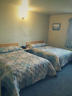 Double Room, 2 Double Beds - Wakiki Motel & Lounge (Meadow Lake)