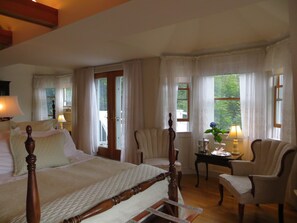 6. Bliss | Premium bedding, individually decorated, individually furnished - Atlantic Ark Inn (Boothbay Harbor)