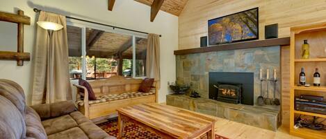 Classic Cabin | Living room