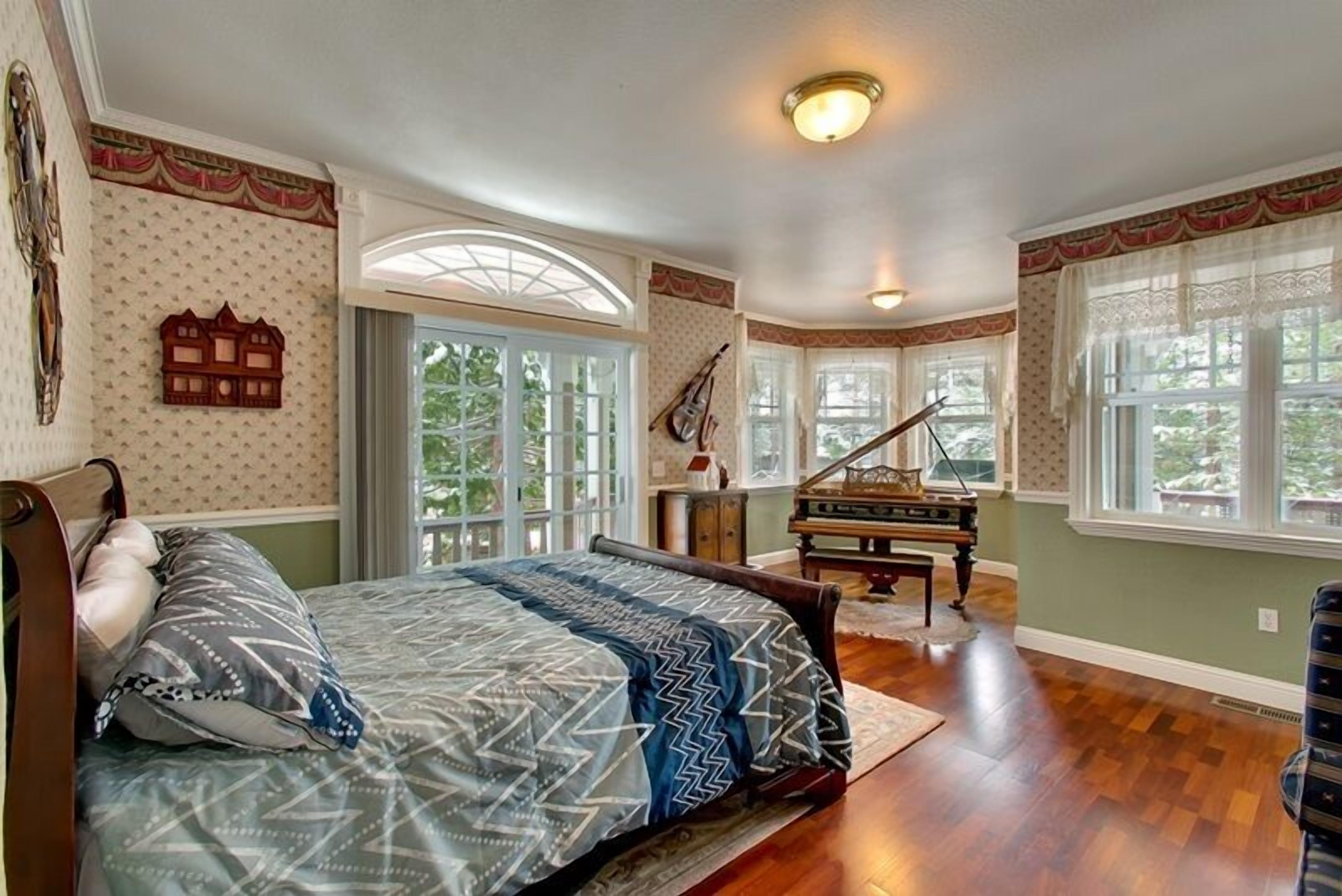 6 عدّة غرف نوم وواي فاي مجانًا وملاءات أسرّة