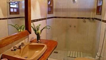 1 bedroom, minibar, in-room safe, free cribs/infant beds