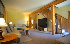 30-inch LED TV with digital channels, DVD player - Myers Cave Resort (Cloyne)