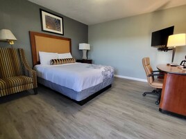 Classic Room, 1 Queen Bed | Desk, laptop workspace, iron/ironing board, free WiFi