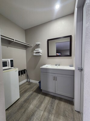 Bathroom sink