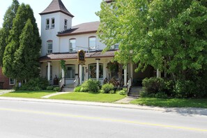 Front of property - Auberge Les Deux Tours (Saguenay)